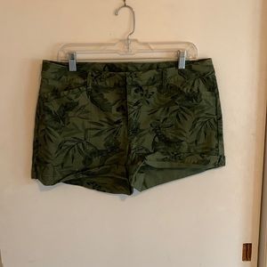 Old Navy size 12 leaf print shorts
